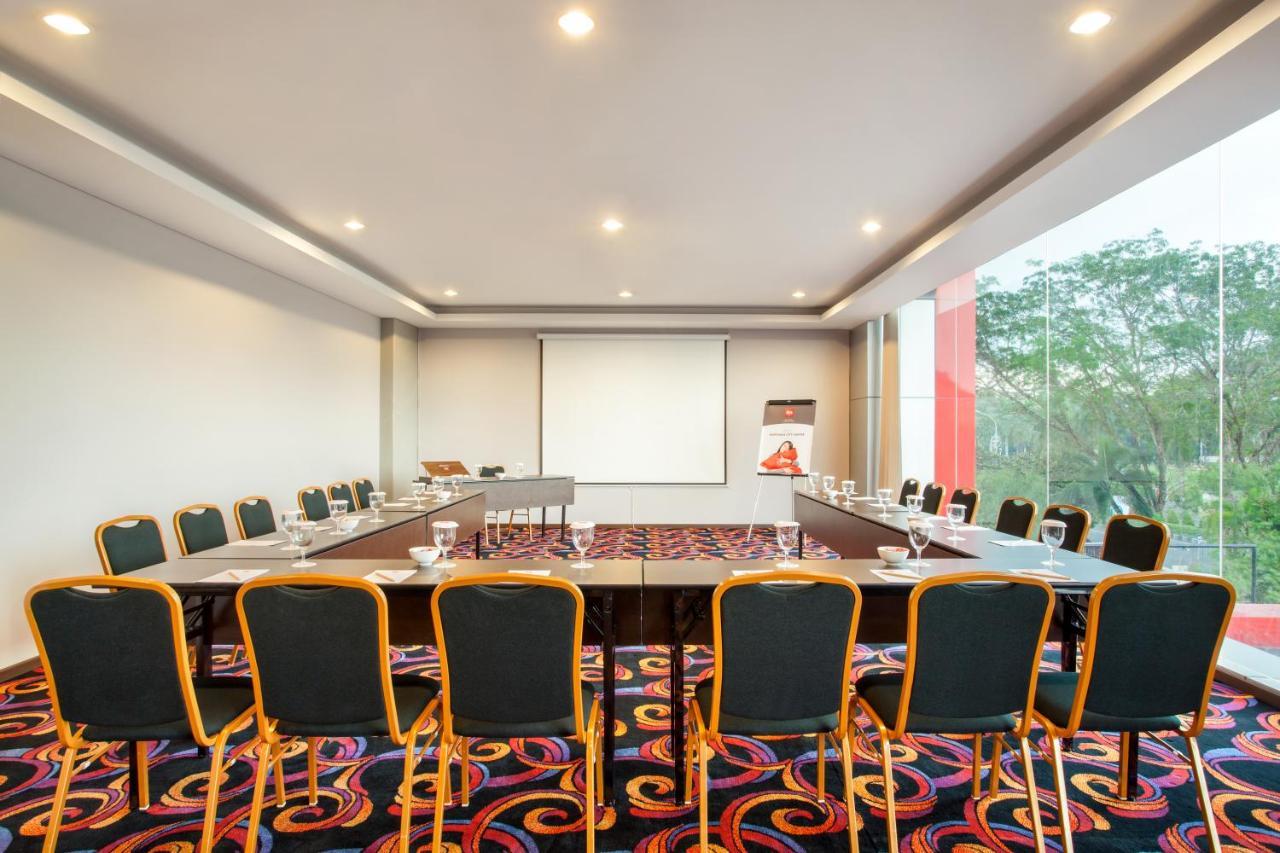 Ibis Pontianak City Center Exterior foto