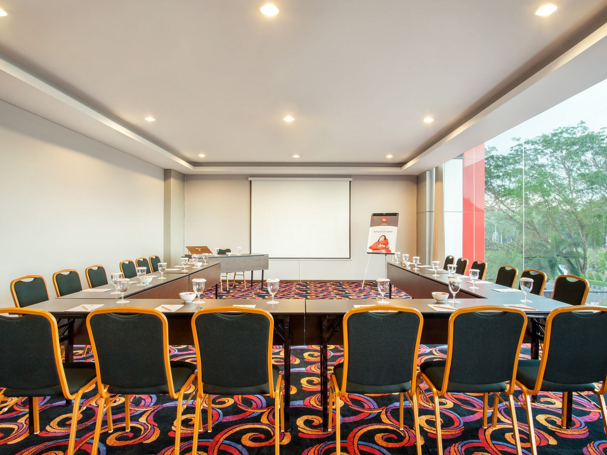 Ibis Pontianak City Center Exterior foto